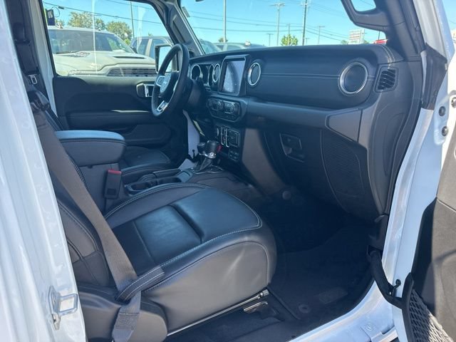 Used 2023 Jeep Wrangler Unlimited Sahara w/ Cold Weather Group AWD/4WD image 9