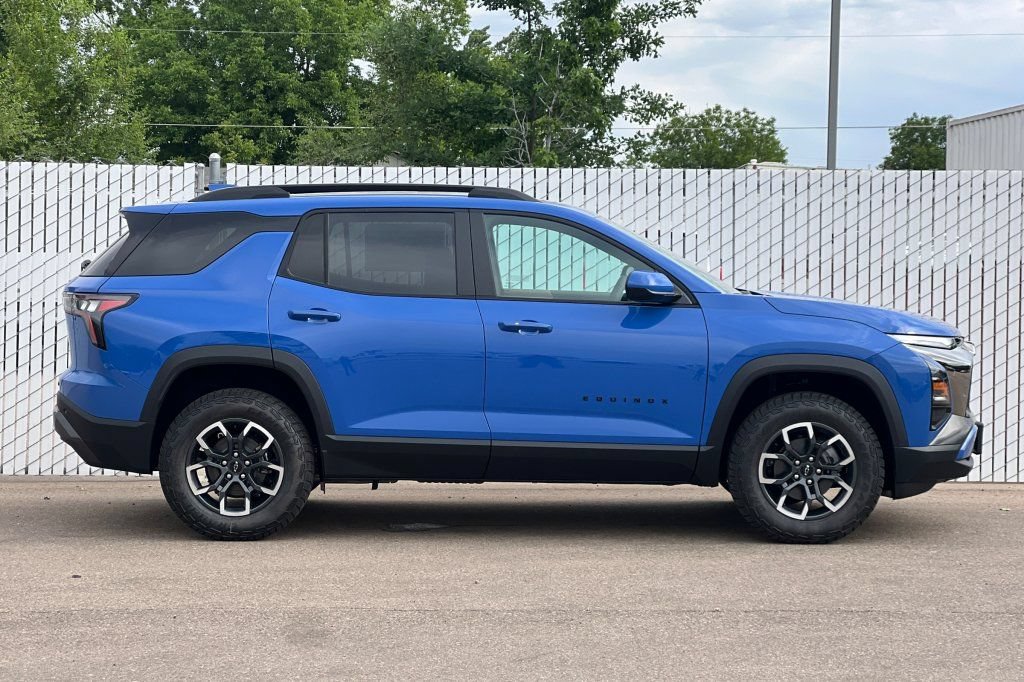 New 2026 Chevrolet Equinox ACTIV AWD/4WD image 3
