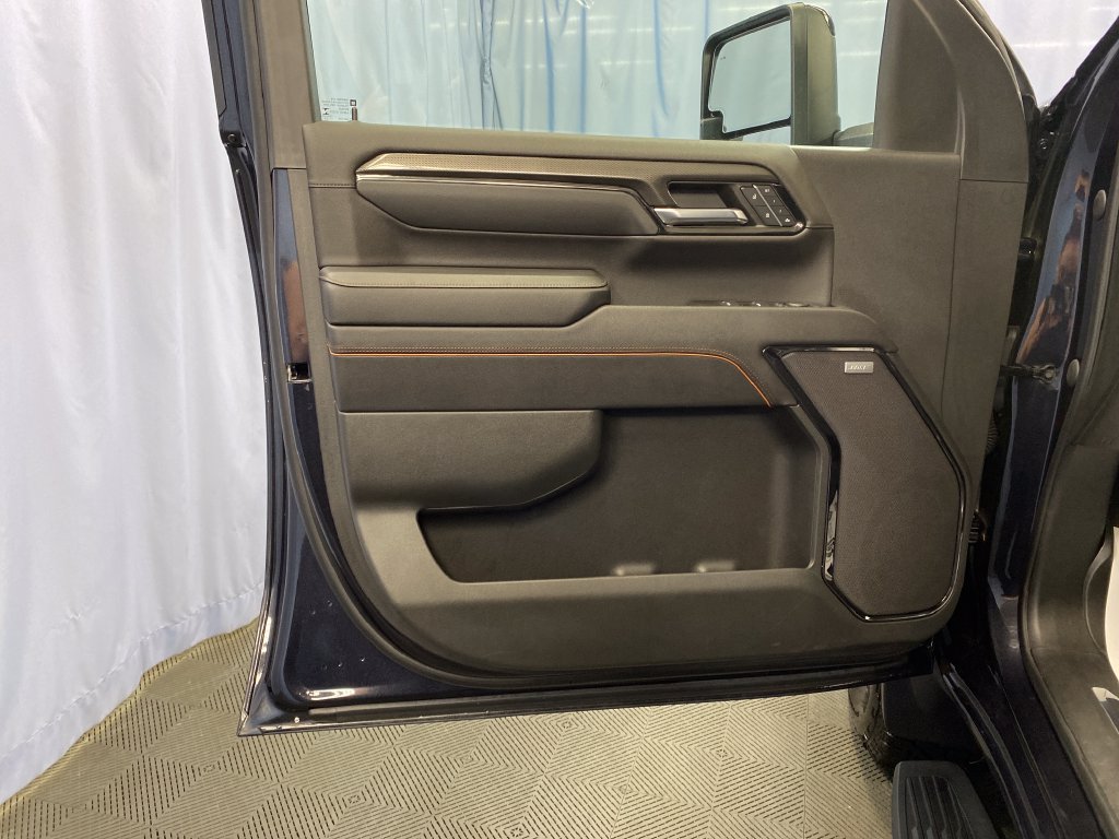 Used 2024 GMC Sierra 2500 AT4 w/ Technology Package AWD/4WD image 10