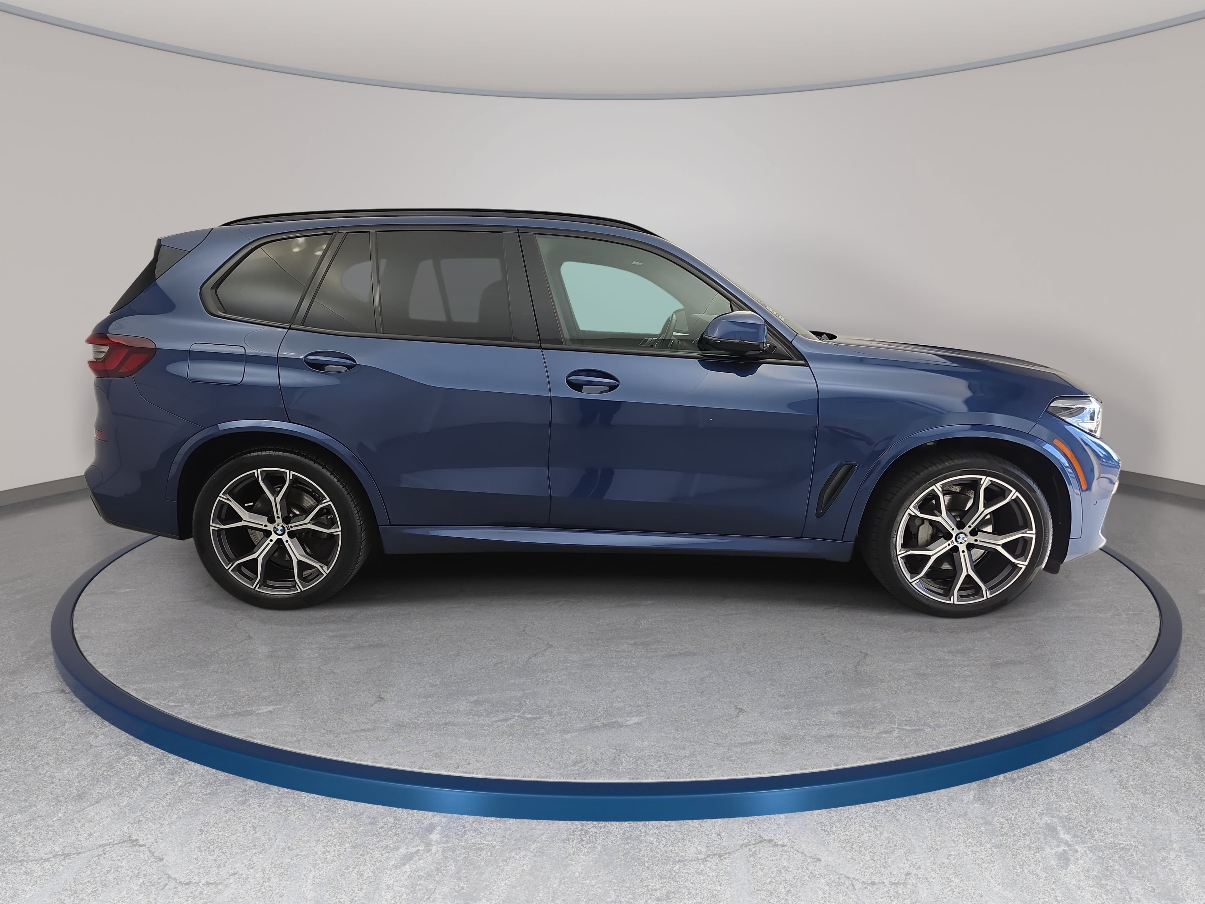 Used 2021 BMW X5 xDrive40i w/ M Sport Package AWD/4WD image 4