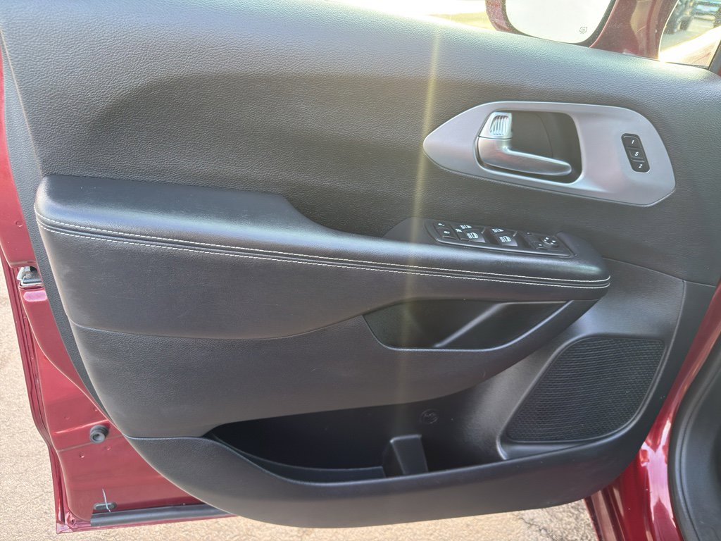 Used 2020 Chrysler Pacifica Touring-L Plus w/ Advanced Safetytec Group image 13