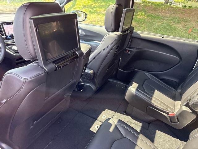 New 2026 Chrysler Pacifica Select FWD image 30