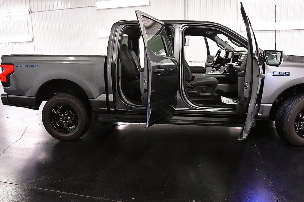 Used 2025 Ford F150 Lightning XLT image 36