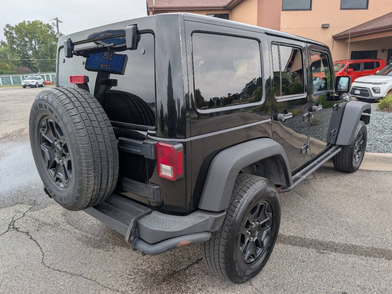 Used 2013 Jeep Wrangler Unlimited Sahara AWD/4WD image 8
