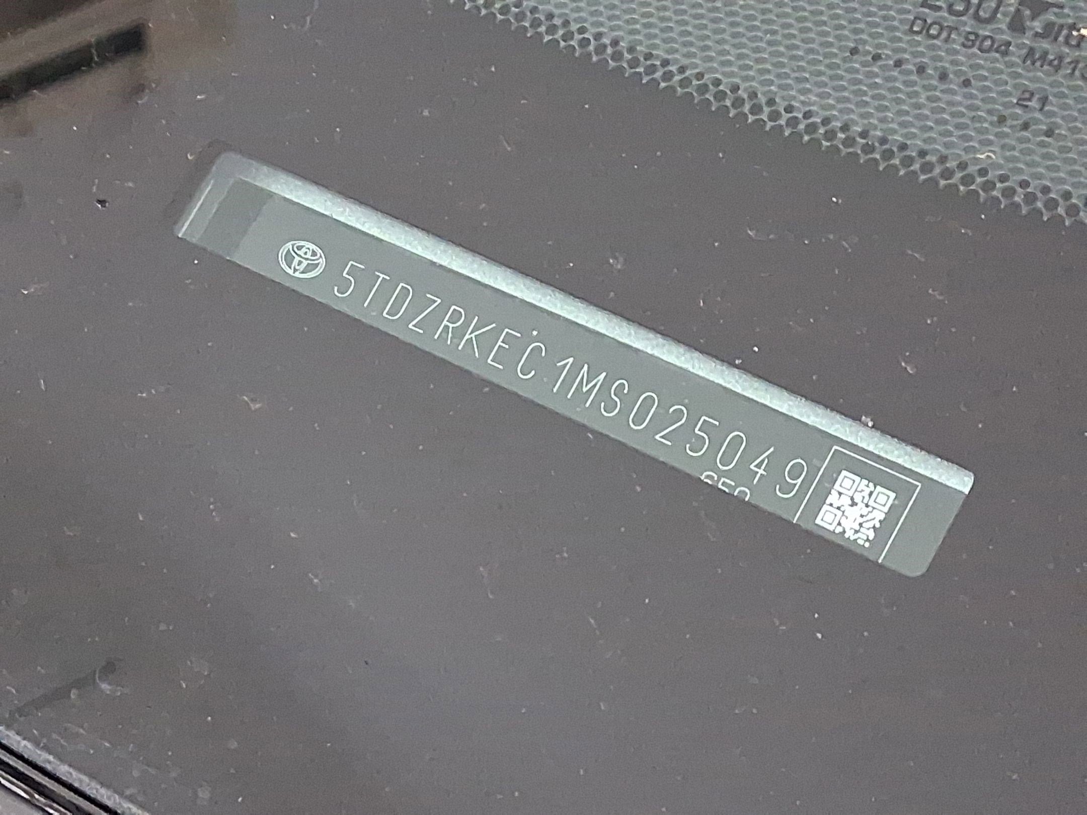 Used 2021 Toyota Sienna Limited image 19