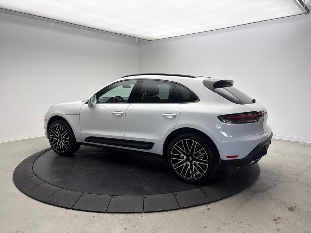 Certified 2024 Porsche Macan S AWD/4WD image 3