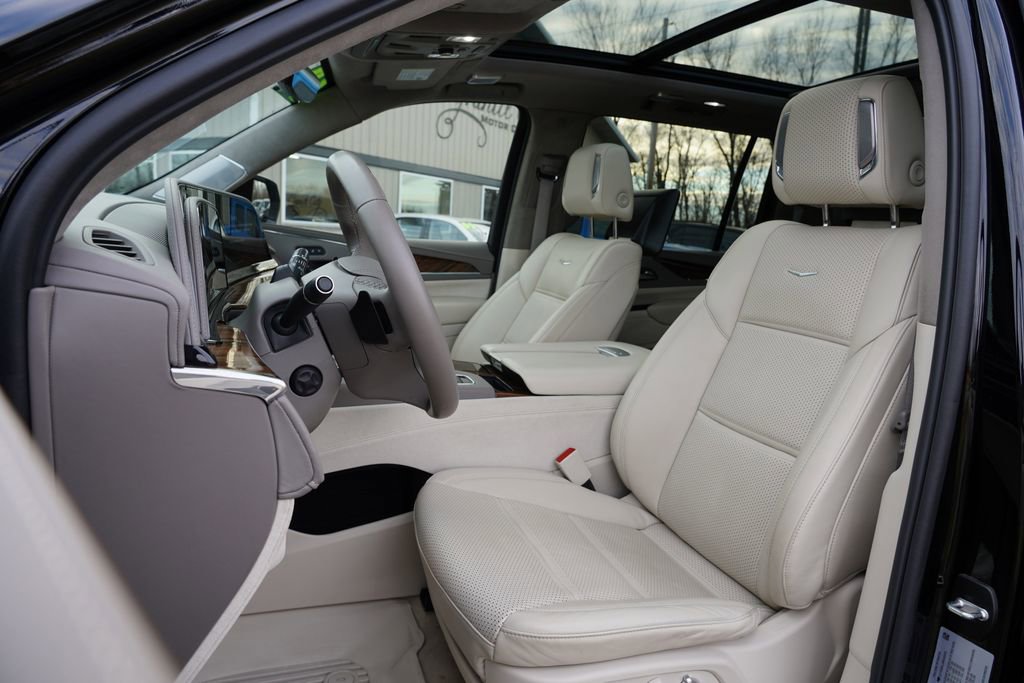 Used 2024 Cadillac Escalade ESV Sport Platinum w/ LPO, ONYX Package image 13