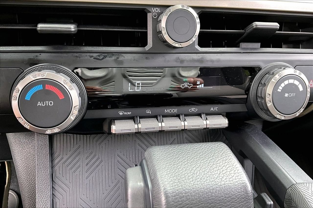 Used 2024 Toyota Tacoma TRD Sport AWD/4WD image 15