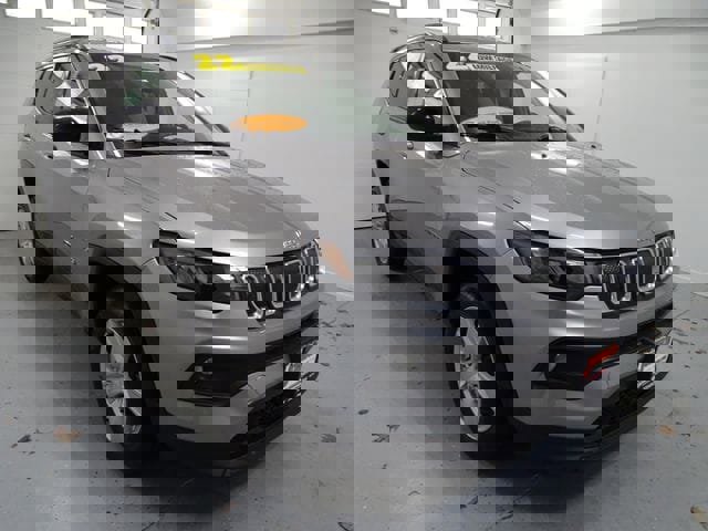 Certified 2022 Jeep Compass Latitude image 1