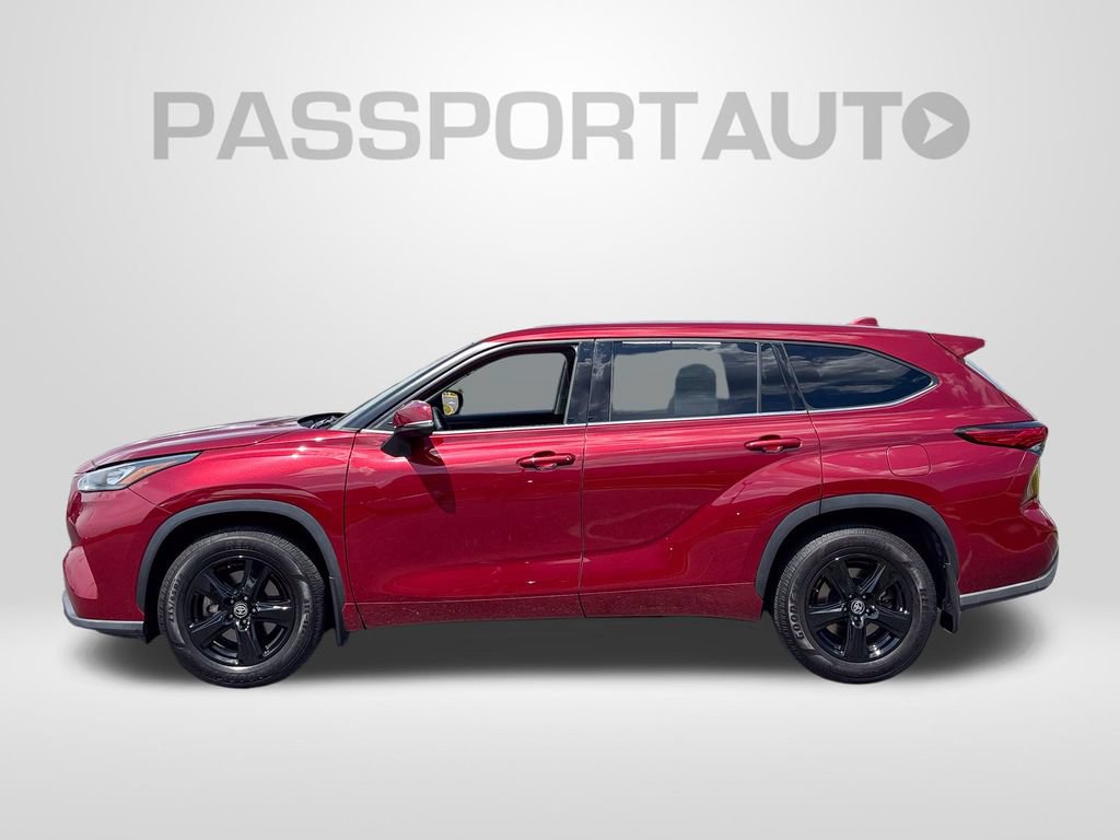 Used 2020 Toyota Highlander LE AWD/4WD image 2