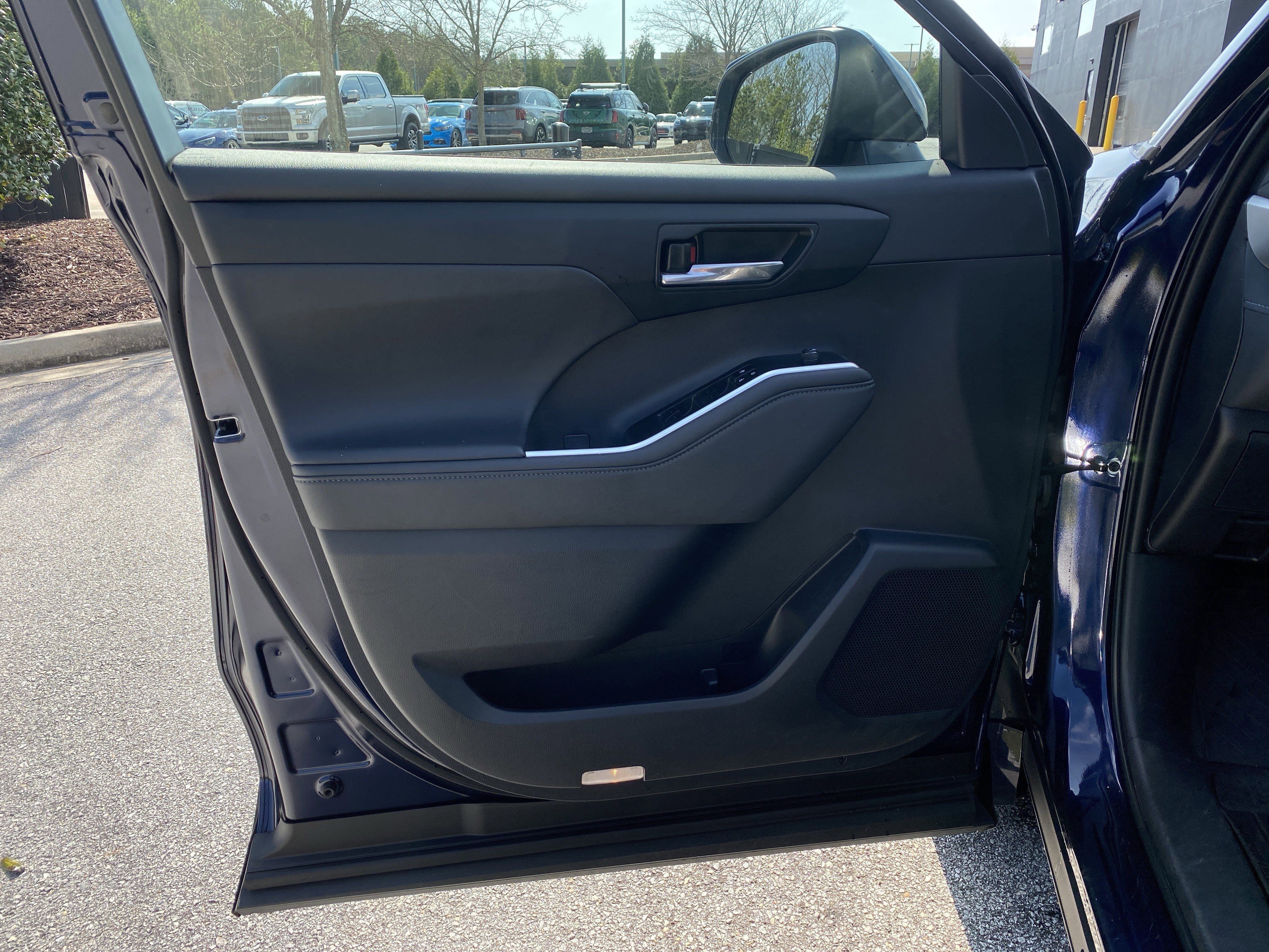 Used 2024 Toyota Highlander XSE image 19