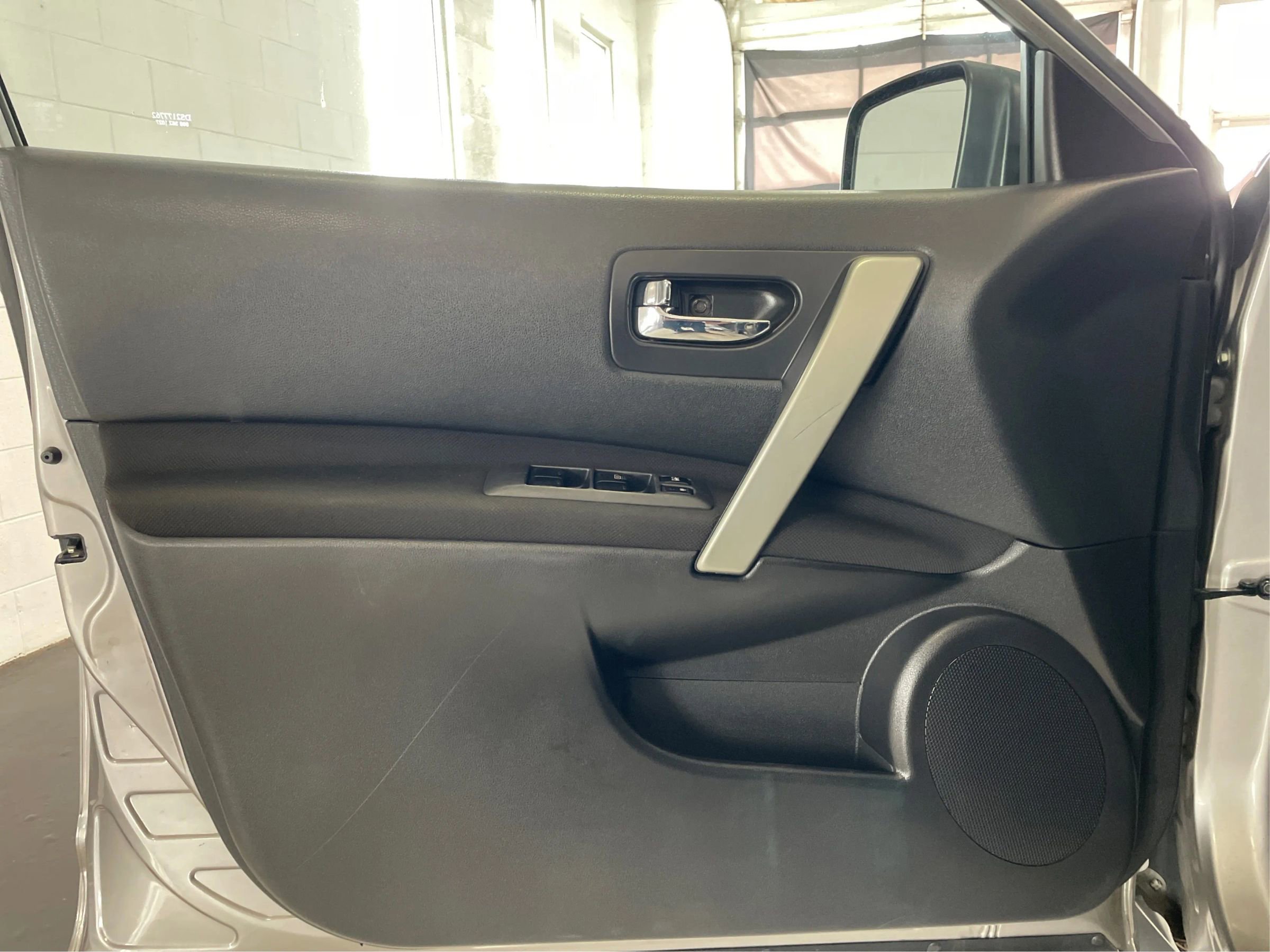 Used 2014 Nissan Rogue S image 22