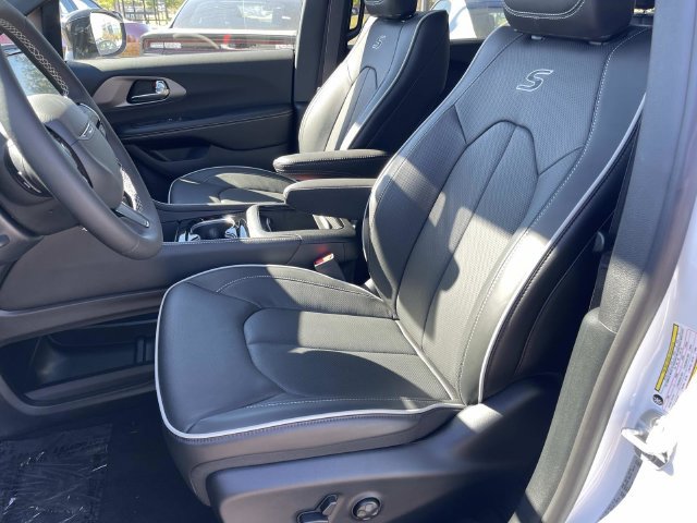 New 2027 Chrysler Pacifica Limited FWD image 20