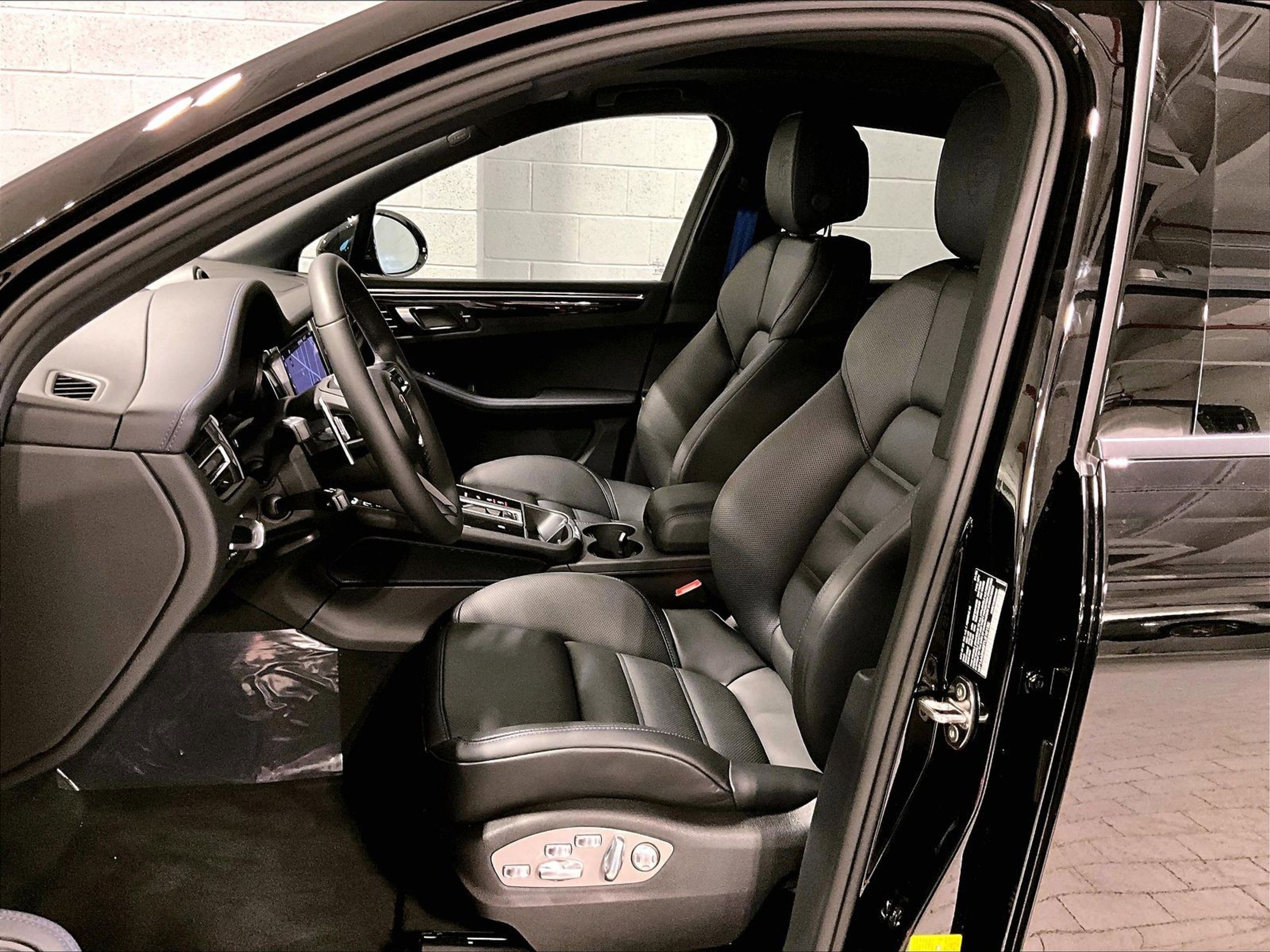 New 2026 Porsche Macan image 5