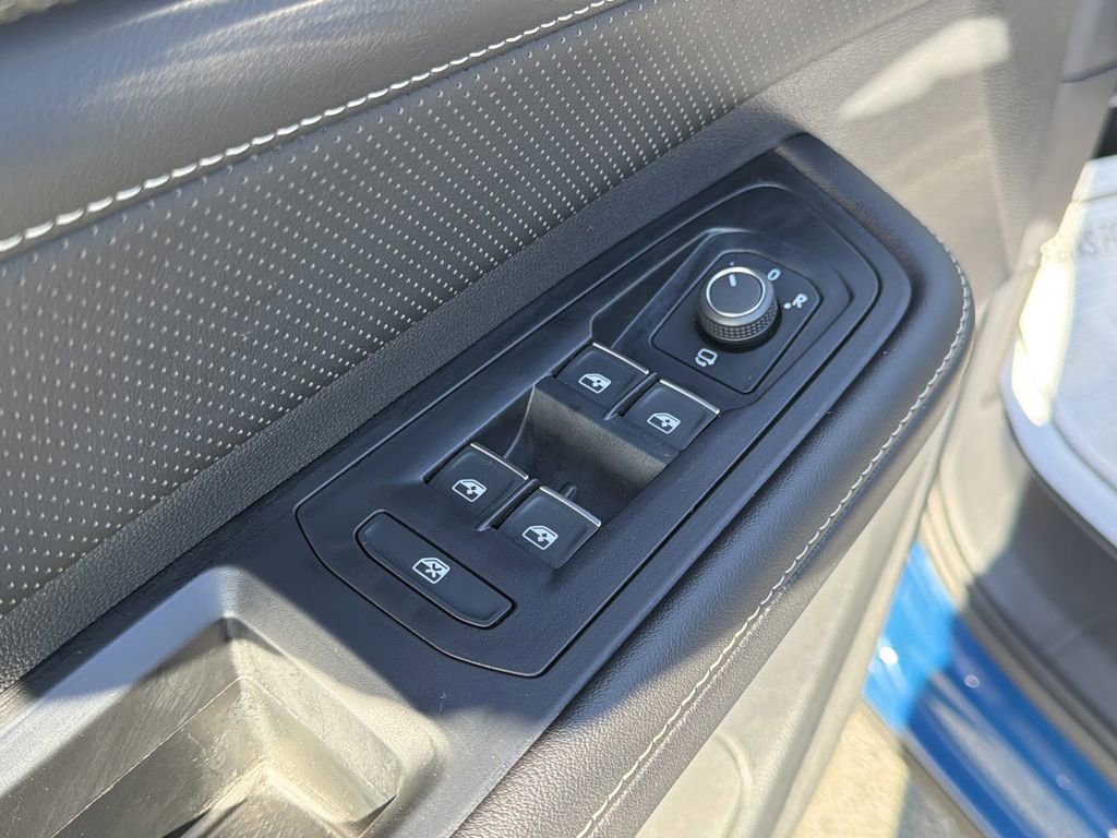 Used 2025 Volkswagen Atlas Cross Sport SEL Premium R-Line image 25