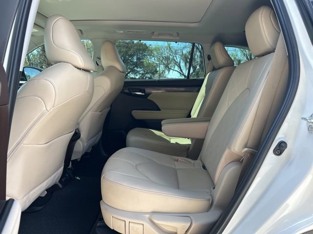 Used 2022 Toyota Highlander Platinum AWD/4WD image 13