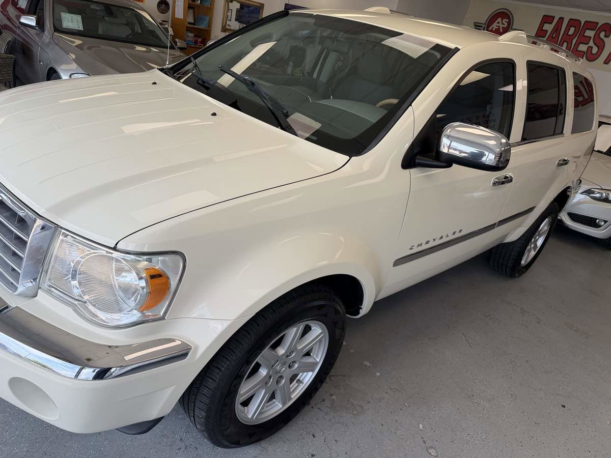 Used 2007 Chrysler Aspen Limited RWD image 4