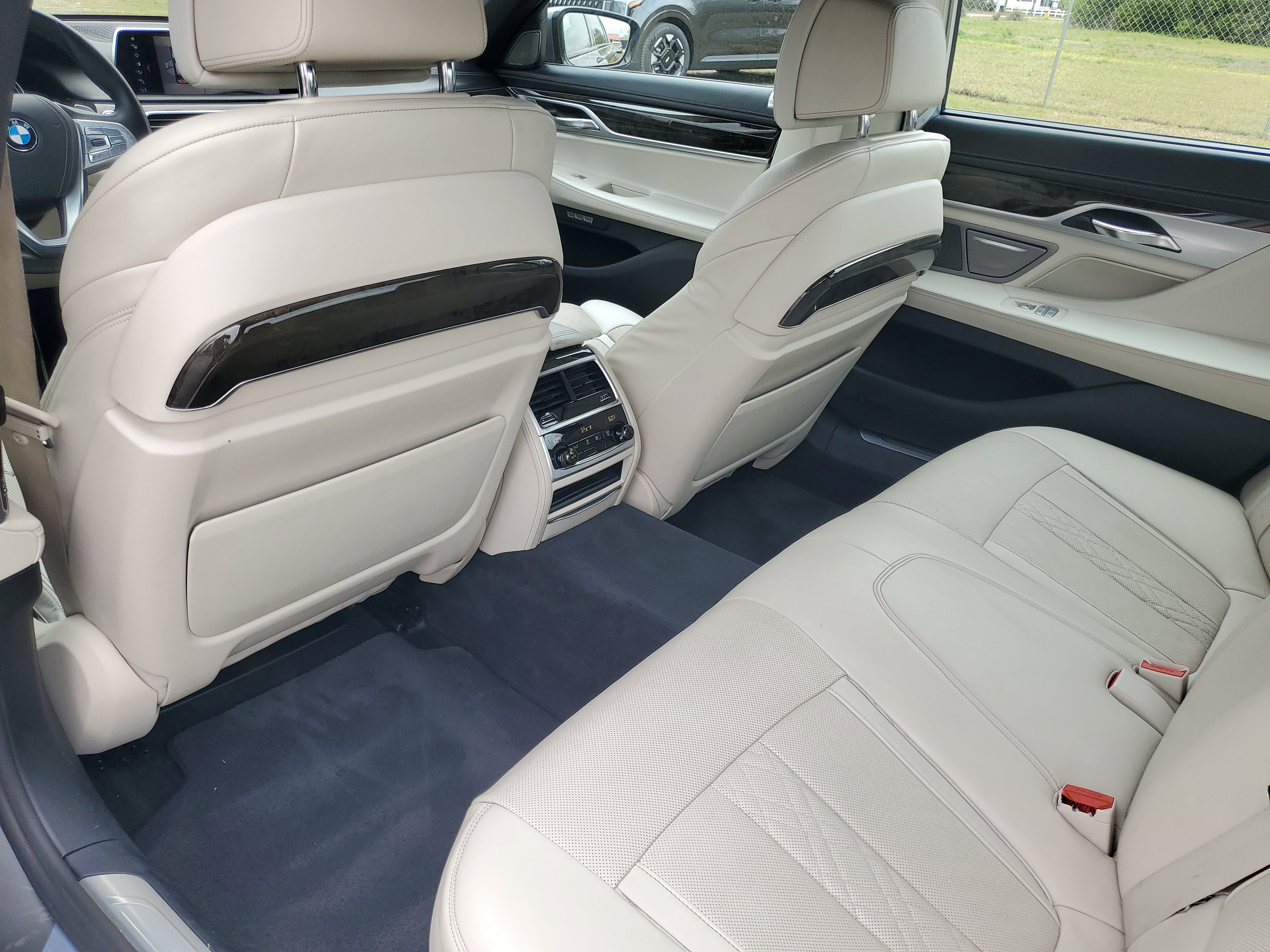 Used 2018 BMW 740i image 29