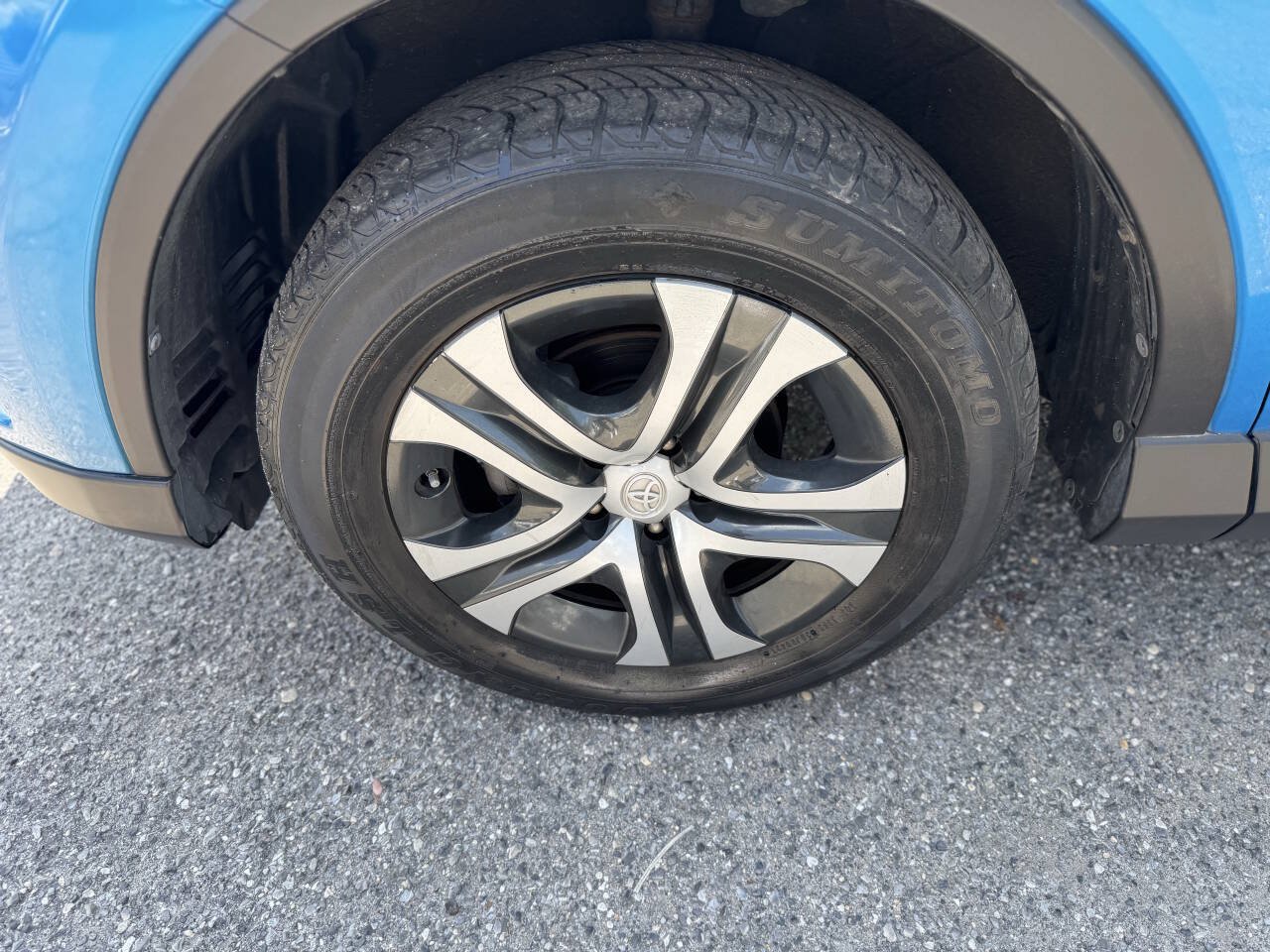 Used 2018 Toyota RAV4 LE AWD/4WD image 60