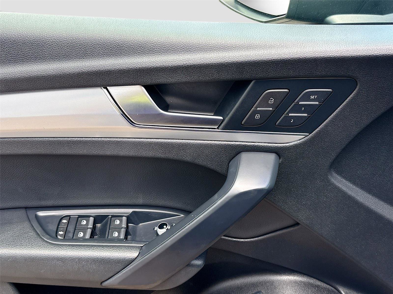 Used 2020 Audi Q5 2.0T Premium w/ Titanium Sport Package image 17