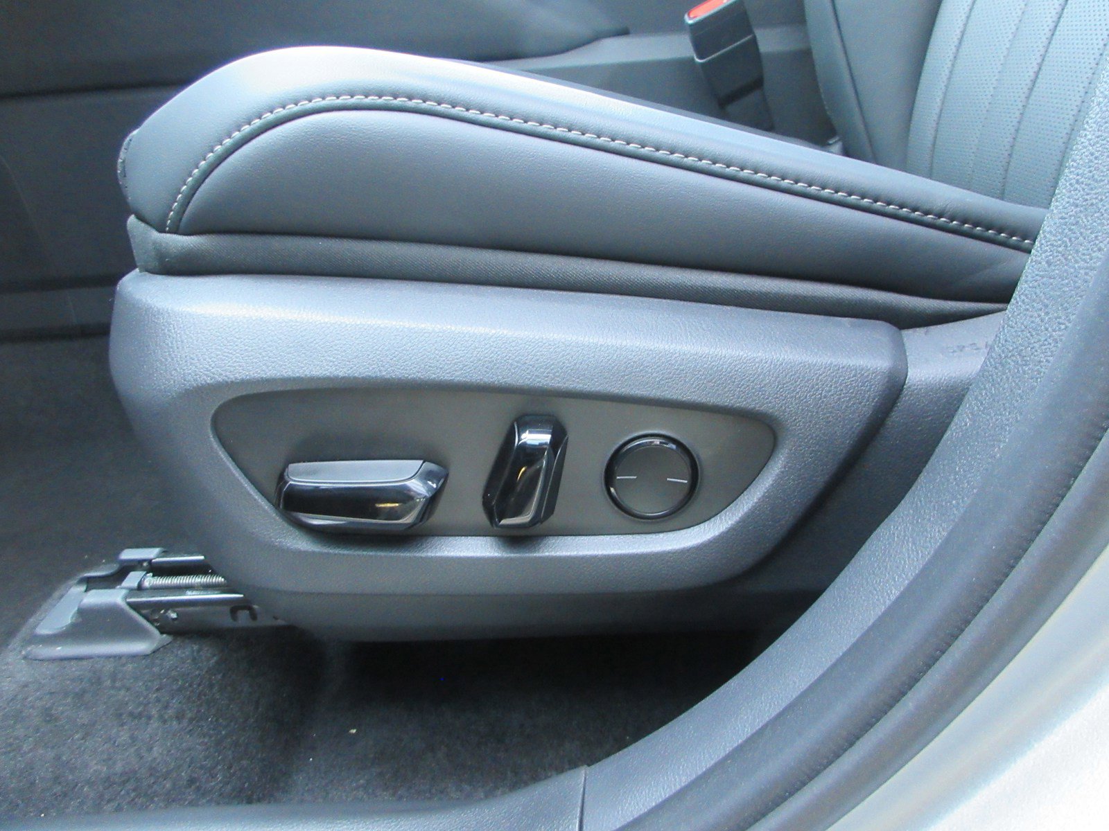 New 2026 Lexus TX 500h AWD image 32