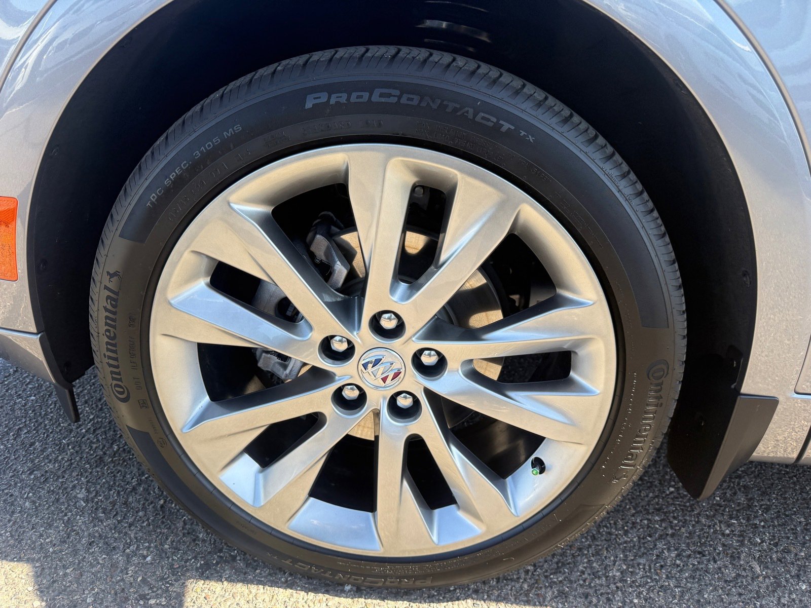 Used 2022 Buick Envision Avenir w/ Technology Package II FWD image 9