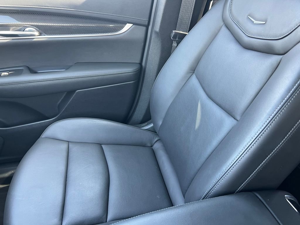 Used 2024 Cadillac XT6 Sport w/ LPO, Onyx Lite Package image 36