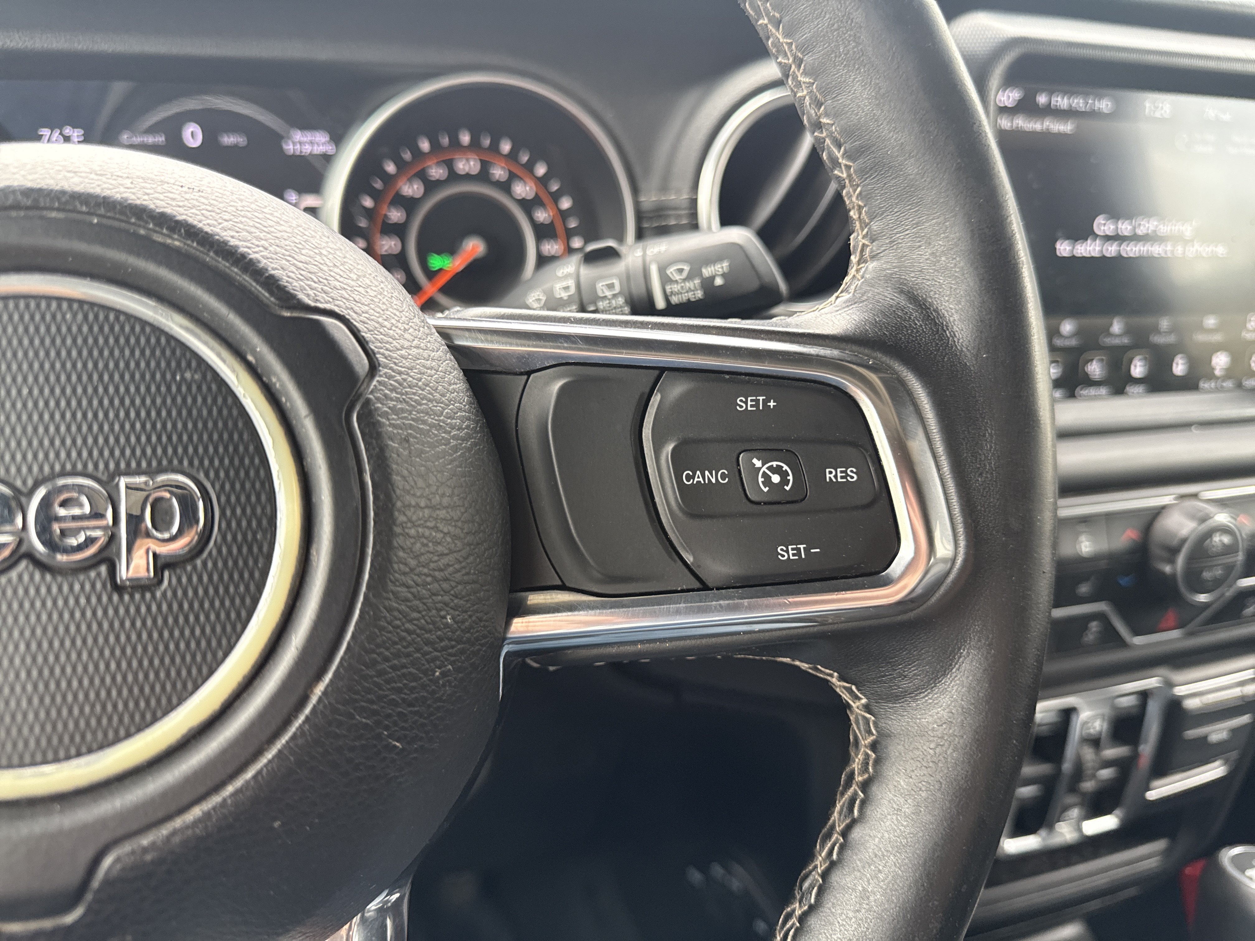 Used 2018 Jeep Wrangler Unlimited Sahara AWD/4WD image 24