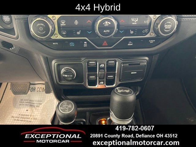 Used 2025 Jeep Wrangler Unlimited Sahara AWD/4WD image 43