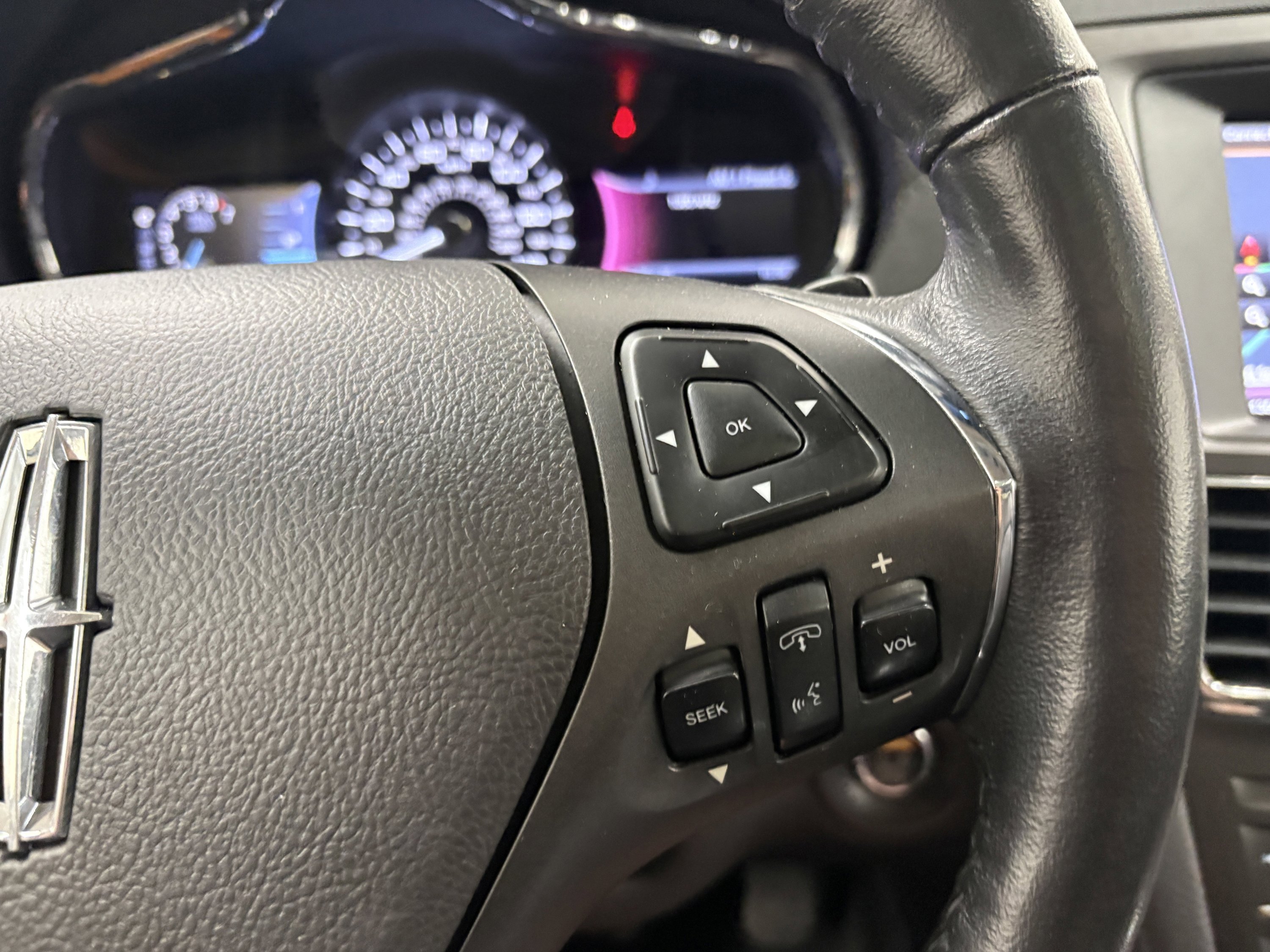 Used 2013 Lincoln MKT AWD image 36