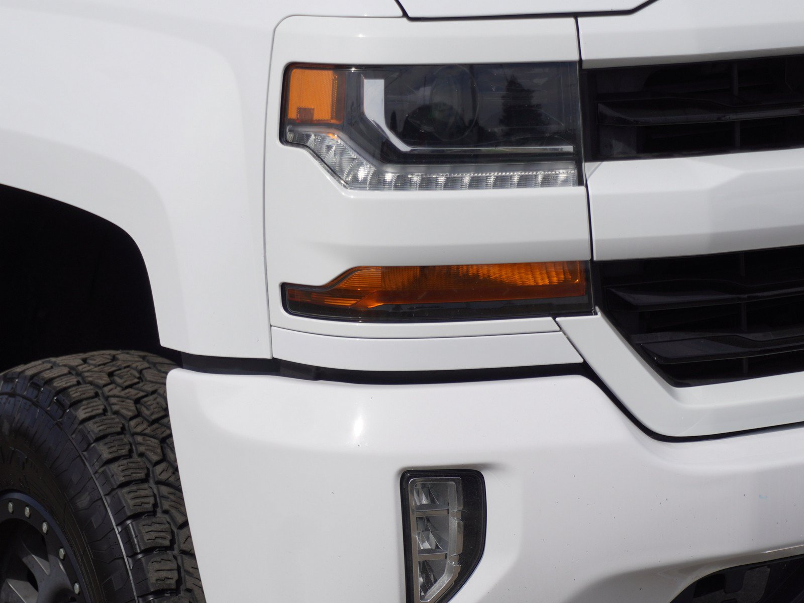 Used 2018 Chevrolet Silverado 1500 LT w/ All Star Edition AWD/4WD image 3
