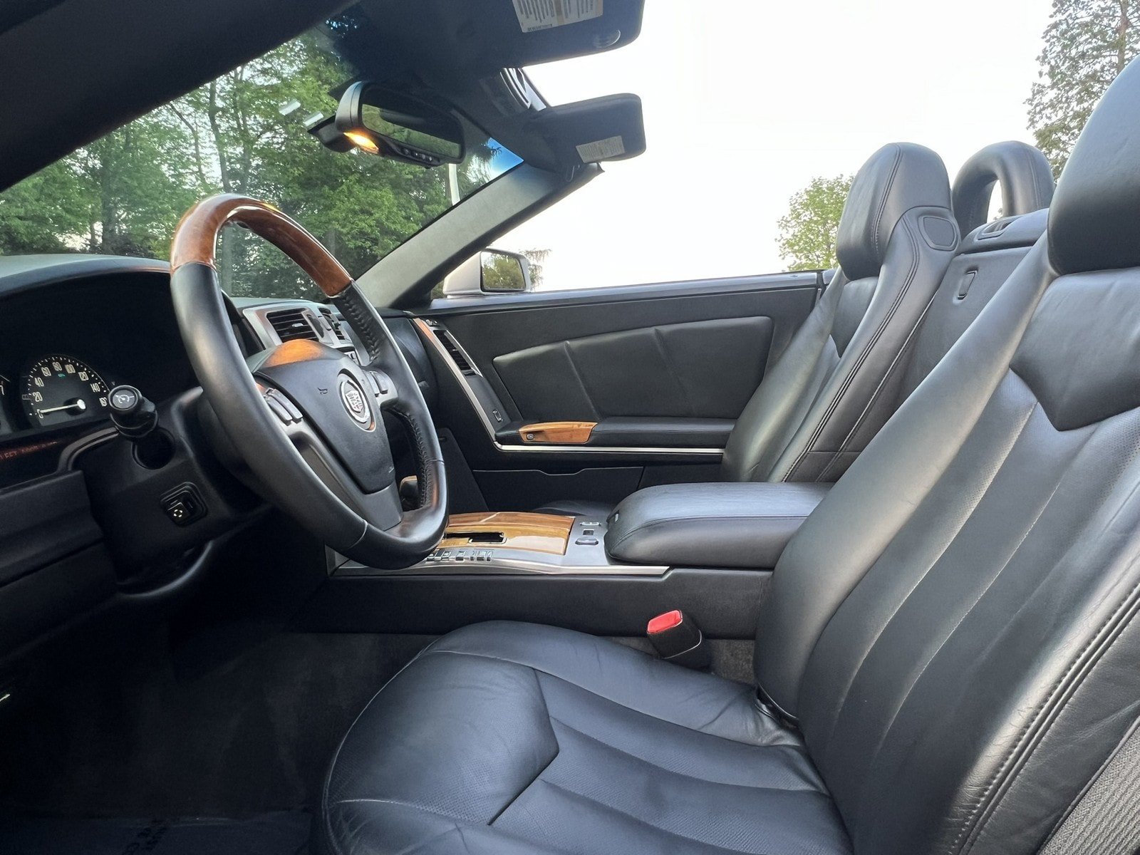 Used 2004 Cadillac XLR RWD image 16