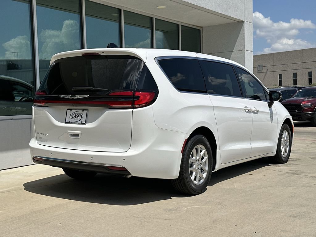 New 2025 Chrysler Pacifica Select image 7