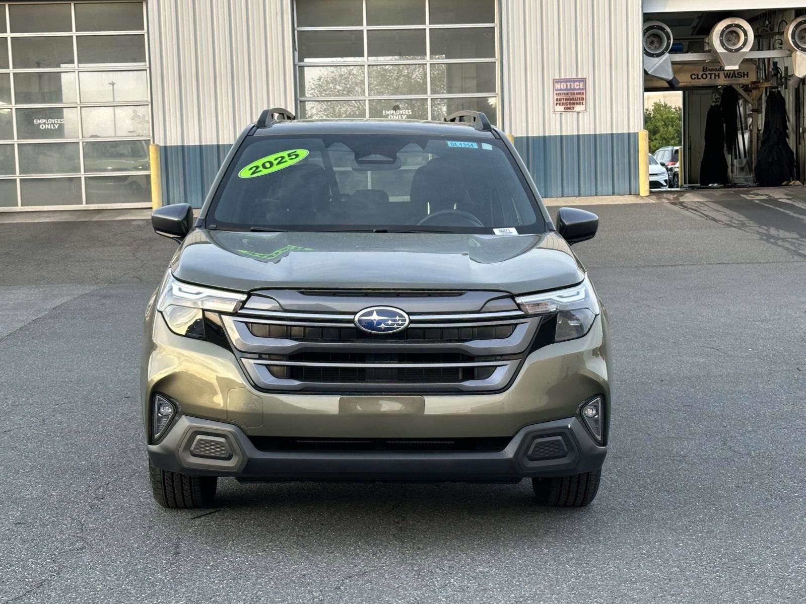 Certified 2025 Subaru Forester Premium AWD/4WD image 10