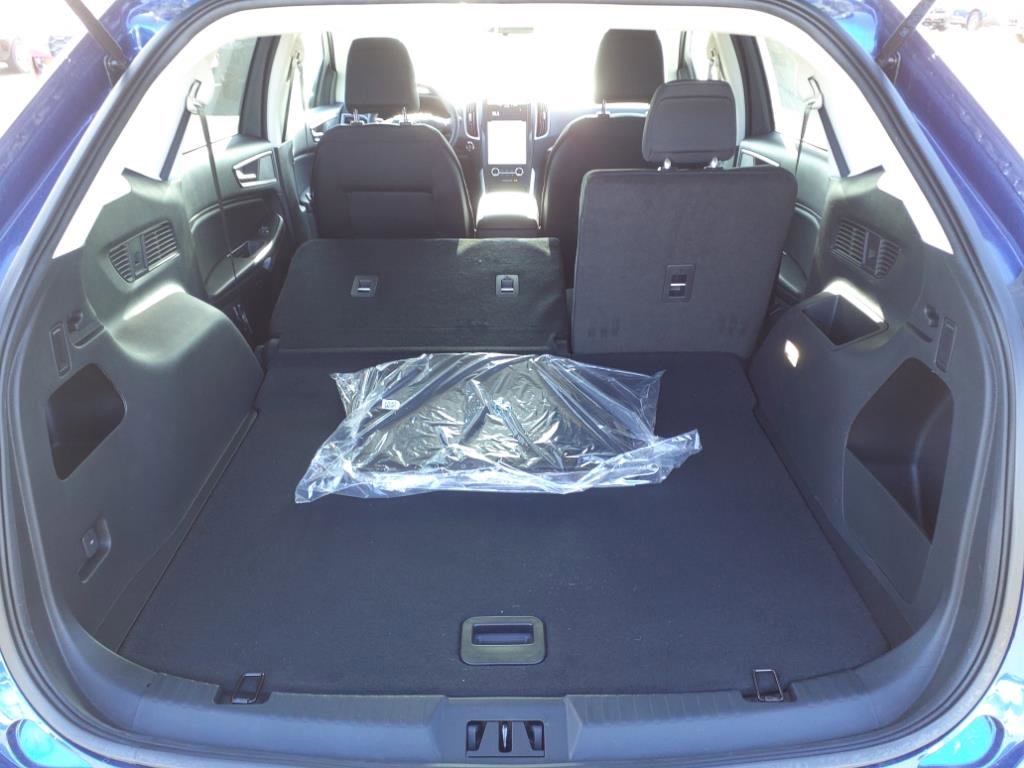 Certified 2024 Ford Edge SE w/ Black Appearance Package image 11