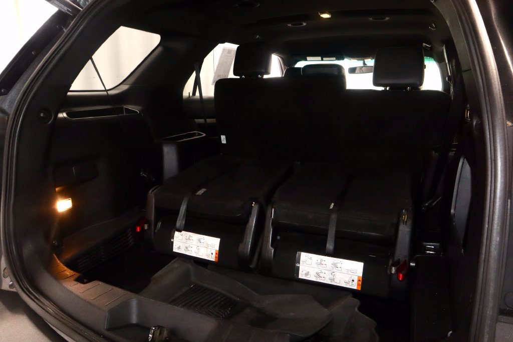 Used 2016 Ford Explorer XLT w/ Equipment Group 202A FWD image 14