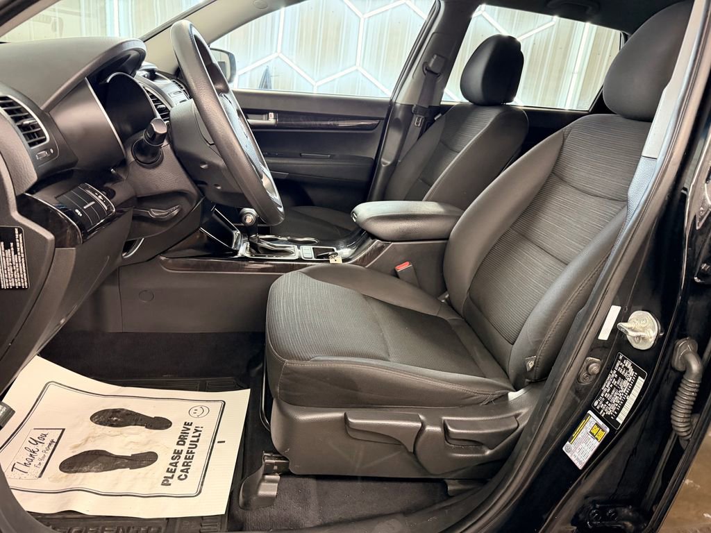 Used 2014 Kia Sorento LX image 12