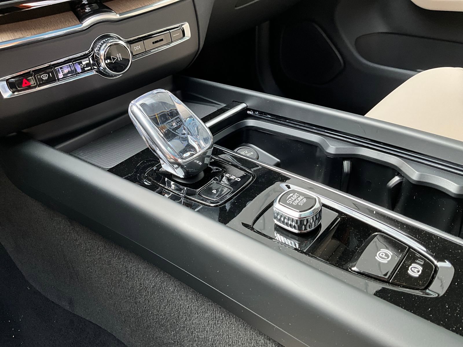 New 2026 Volvo XC60 T8 Plus w/ Climate Package AWD/4WD image 26