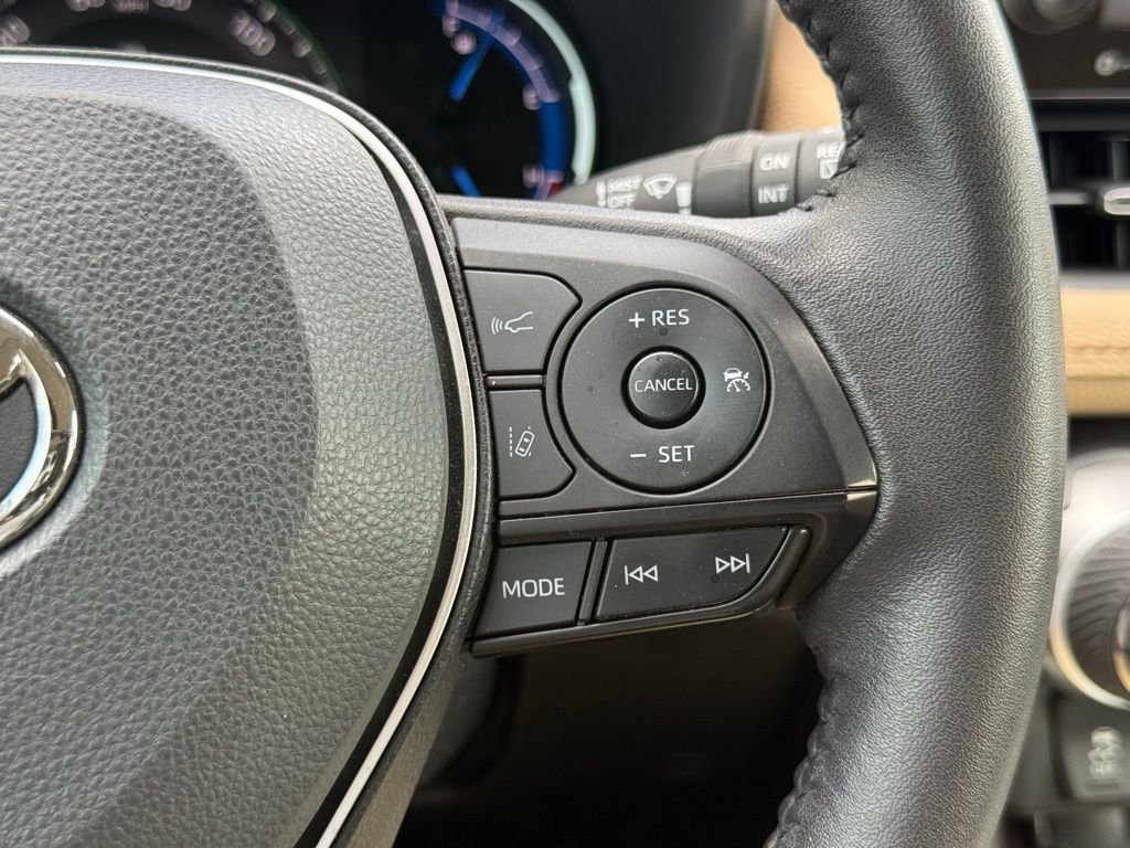 Used 2022 Toyota RAV4 Limited AWD/4WD image 33