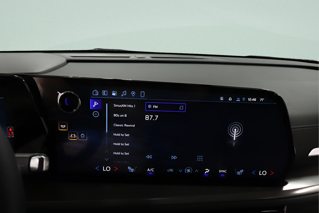 New 2027 Chevrolet Traverse LT w/ Sun and Wheel Package FWD image 14