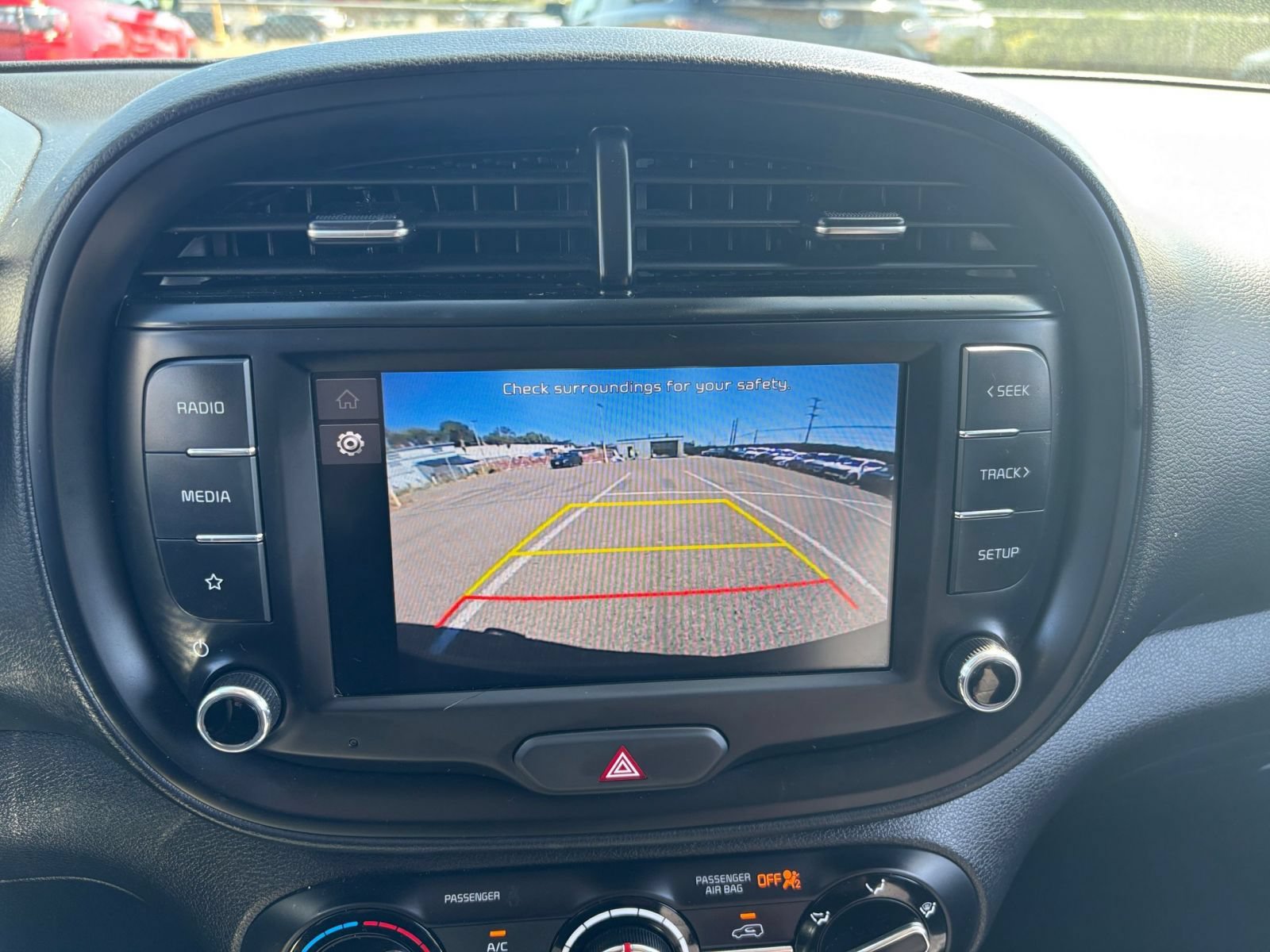 Used 2025 Kia Soul LX w/ LX Technology Package FWD image 21
