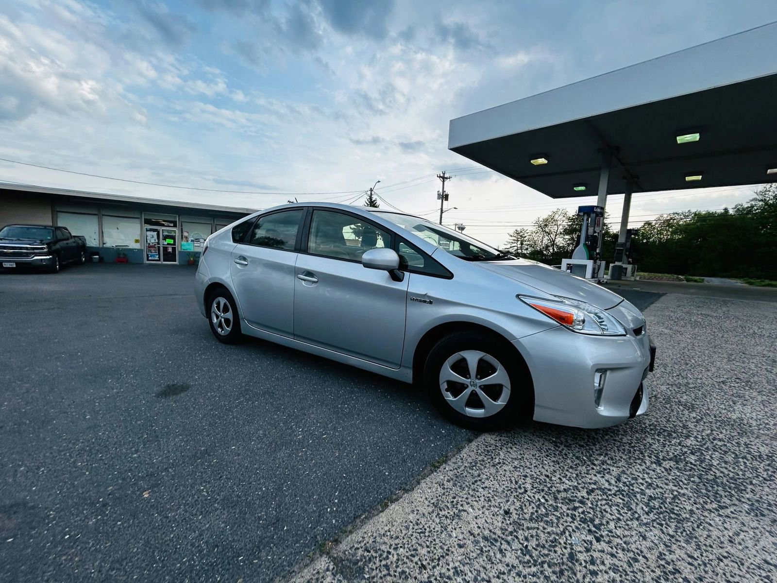 Used 2013 Toyota Prius Four w/ Deluxe Solar Roof Pkg FWD image 3