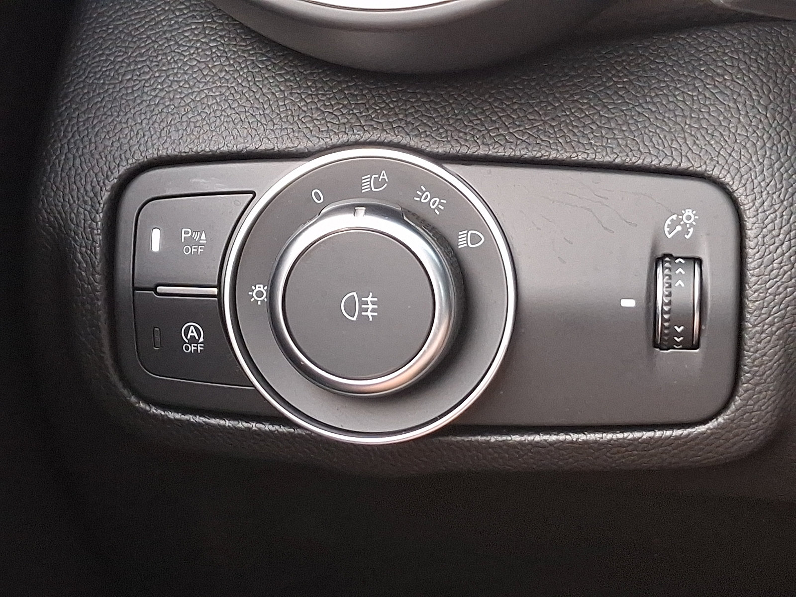 Used 2025 Alfa Romeo Giulia AWD w/ Driving Assist Package image 24