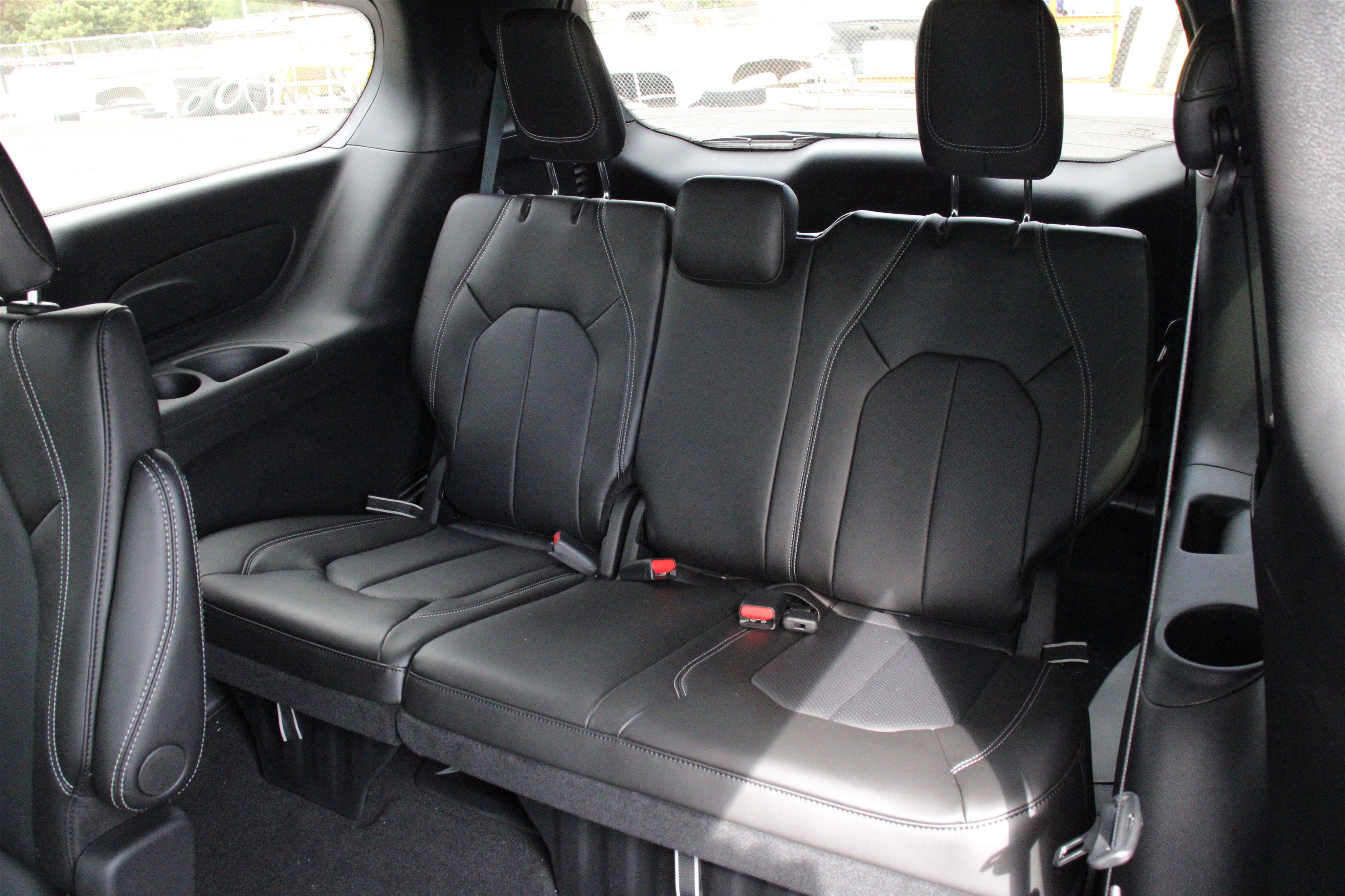 New 2026 Chrysler Pacifica Select FWD image 24