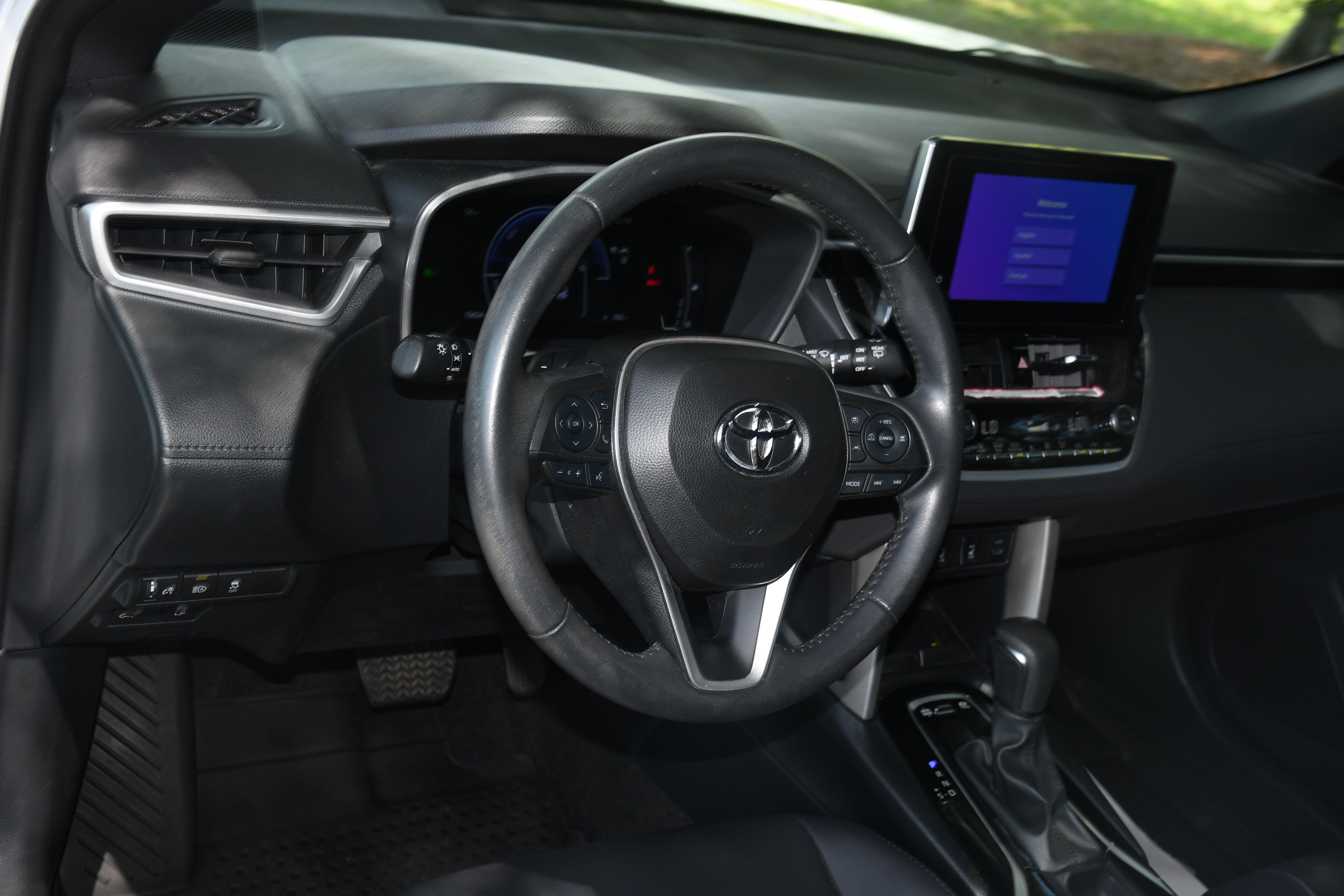 Used 2024 Toyota Corolla Cross AWD Hybrid w/ Convenience Package image 9