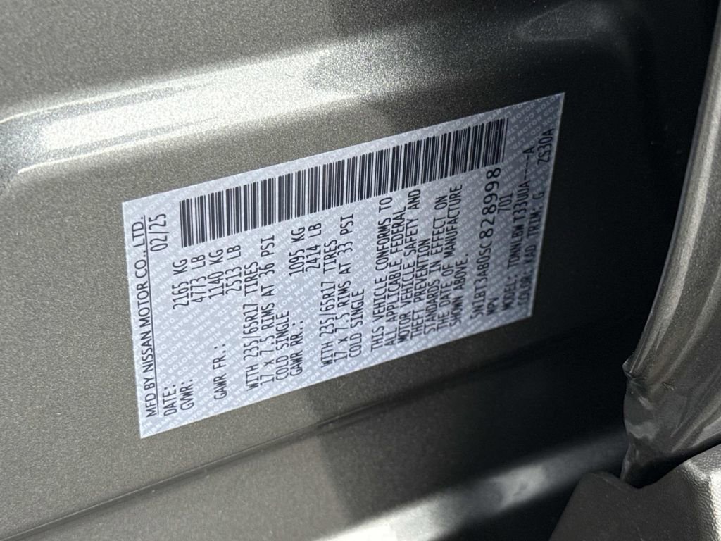 Used 2025 Nissan Rogue S AWD/4WD image 31