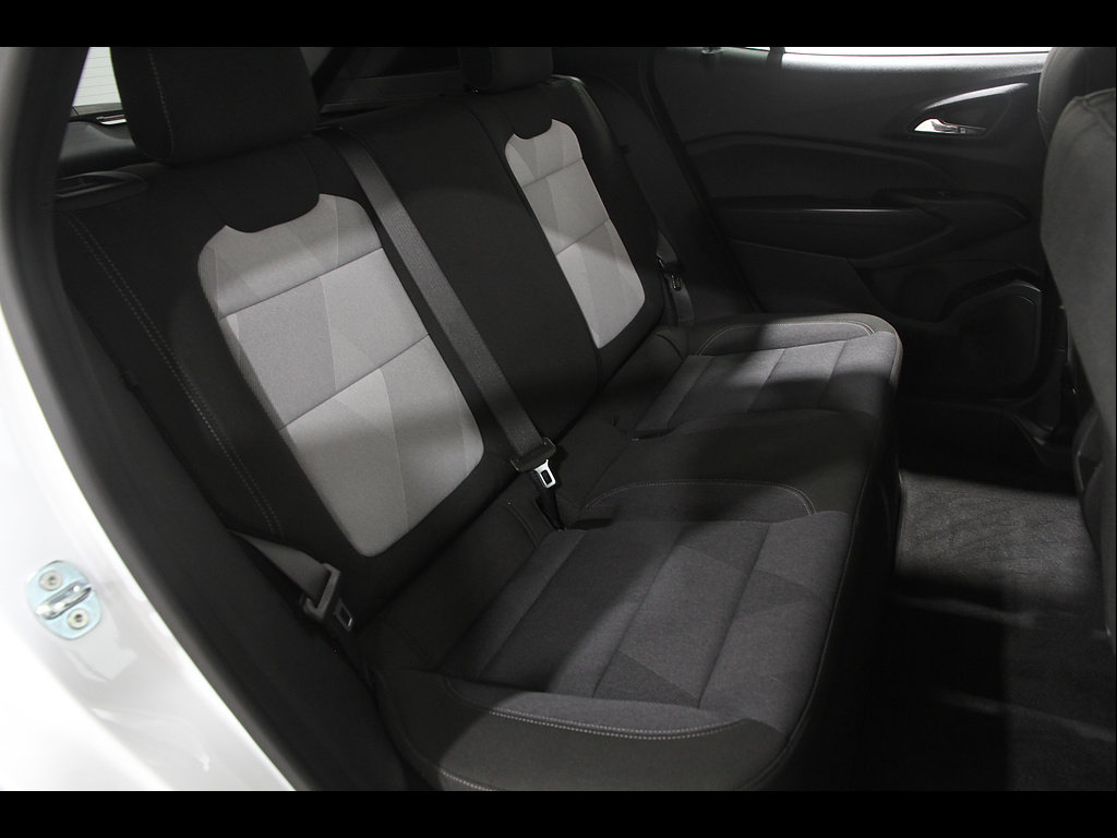 Certified 2024 Chevrolet Trax RS FWD image 17