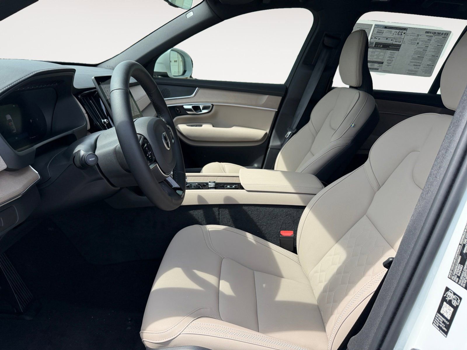 New 2026 Volvo XC90 B6 Plus w/ Protection Package Premier AWD/4WD image 9