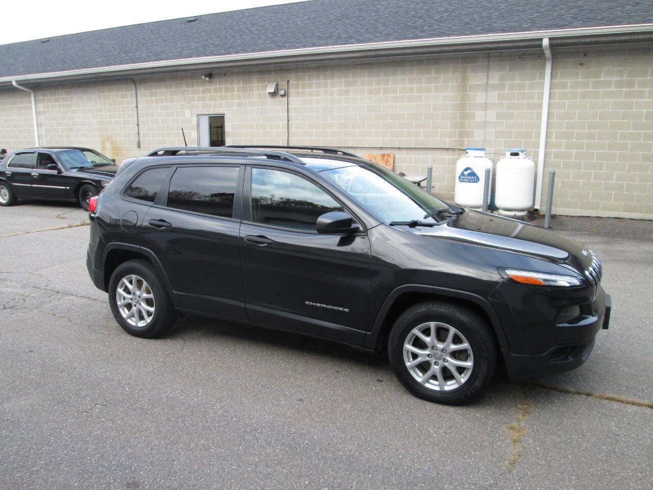 Used 2016 Jeep Cherokee Sport w/ Cold Weather Group image 3