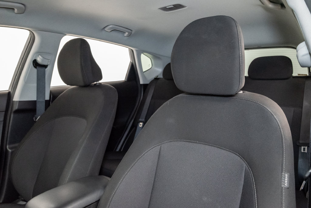 Used 2025 Hyundai Kona SEL FWD image 9